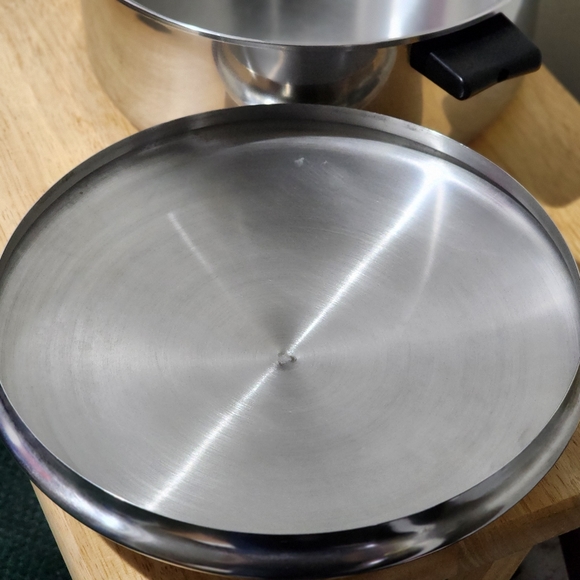 For @JR... Regal Thermic Ray 4-Ply 18-8 StnlsStl Thermo-Clad bottom Stock Pot - Picture 4 of 14